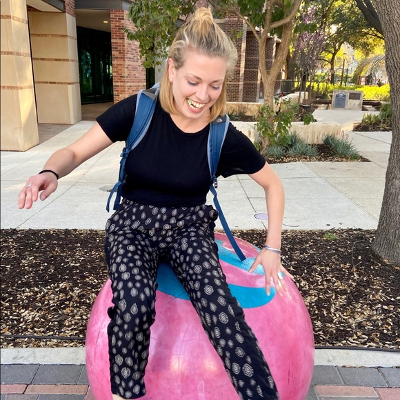 Meet your Posher, Julianne - Picture 1 of 4